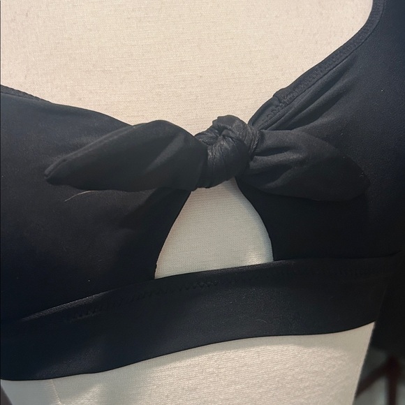 Aerie Classic Black Bikini Top with tie front detail NEW XS - Picture 3 of 8
